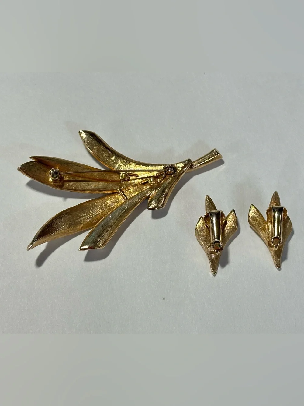 Vintage Two Tone Leaf Brooch Earrings Set Botanical Fairycore Grandmacore Flower